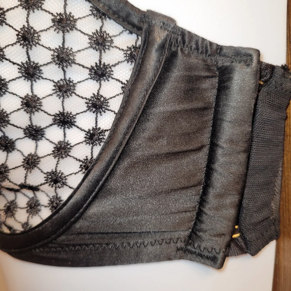 Victoria's Secret Black‎ and White Starburst Bralette